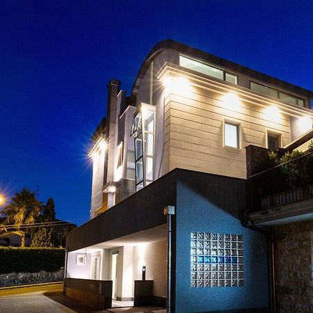 Zaffiro Lavico Rooms Etna Nature Sea Acireale Eksteriør billede