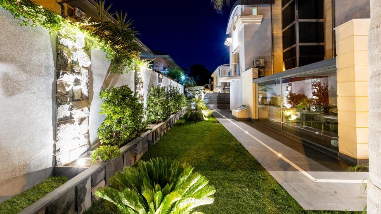 Zaffiro Lavico Rooms Etna Nature Sea Acireale Eksteriør billede