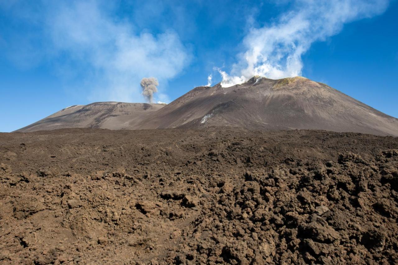 Zaffiro Lavico Rooms Etna Nature Sea Acireale Eksteriør billede