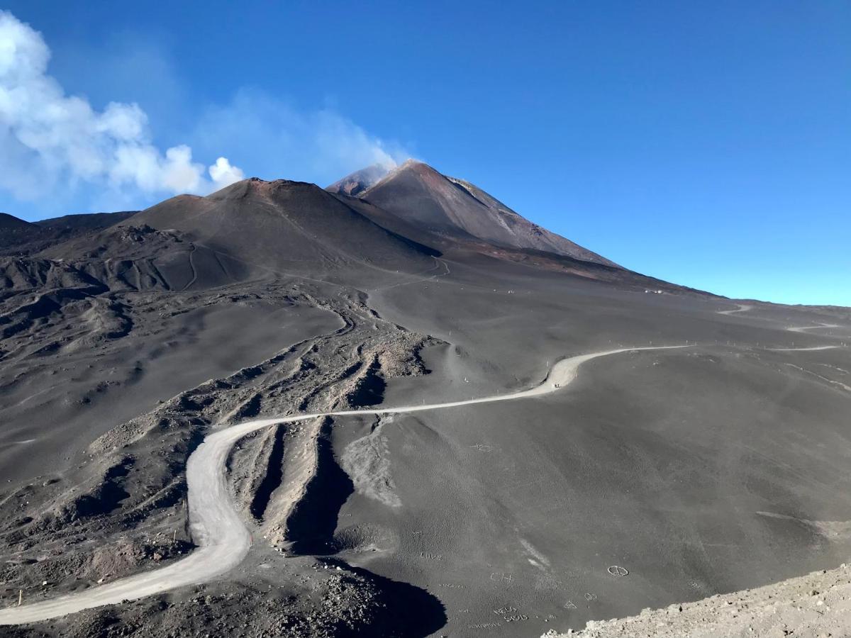 Zaffiro Lavico Rooms Etna Nature Sea Acireale Eksteriør billede